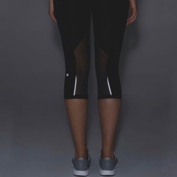 Lululemon‎ Outrun 17" Crop Black - Picture 6 of 10